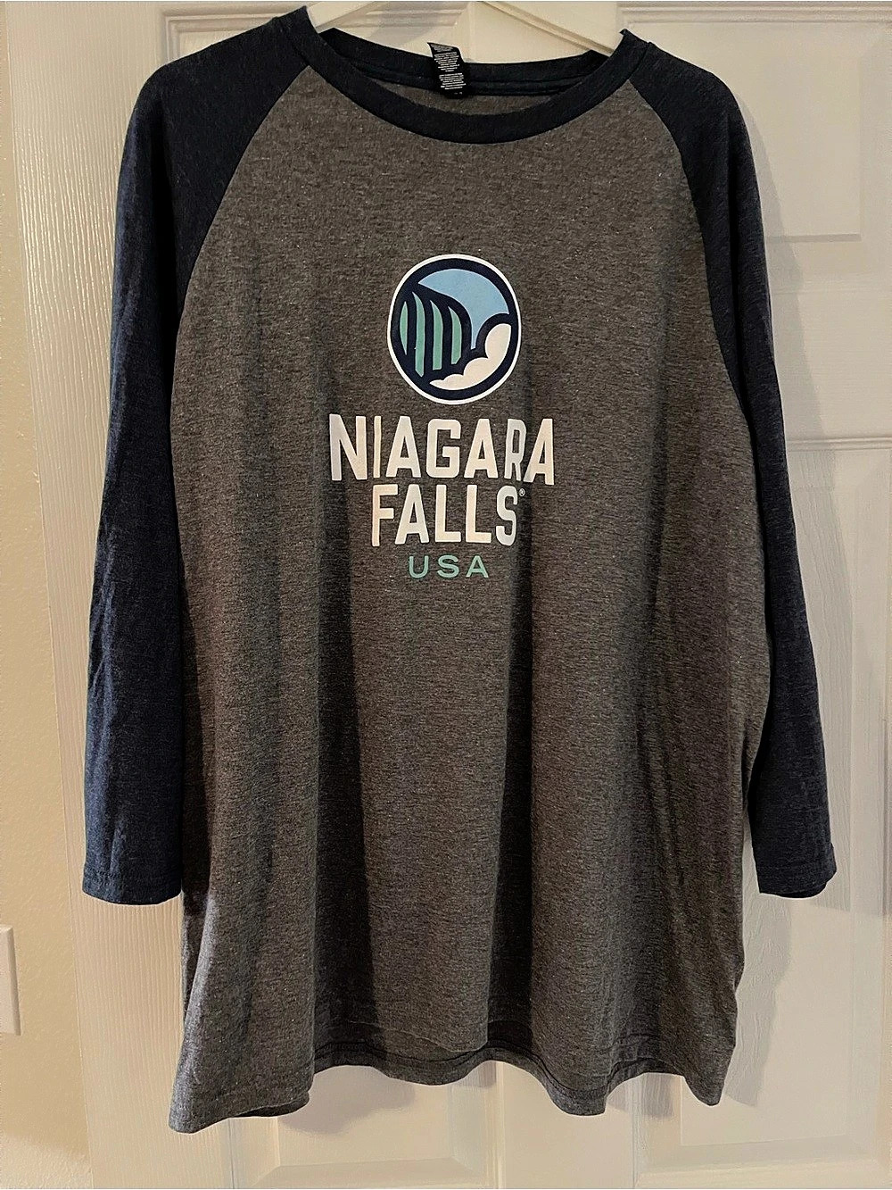 District Women's Perfect Tri 3/4-Sleeve Raglan Gray & Blue XL